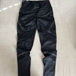 Victoria secret sport women’s leggings black mesh contouring shiny gym small